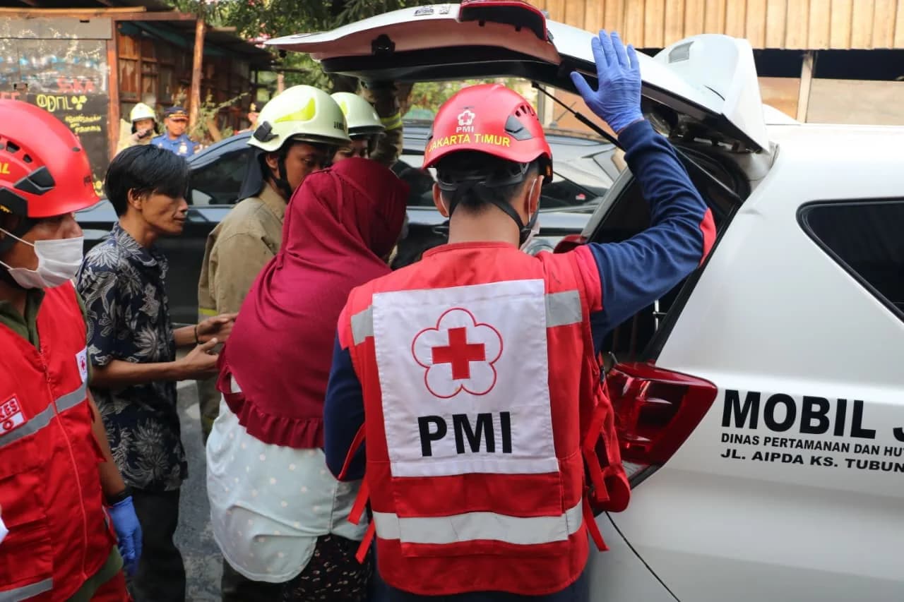 Kebakaran di Cakung, PMI Jaktim Hadir Beri Pertolongan dan Dukungan Psikososial