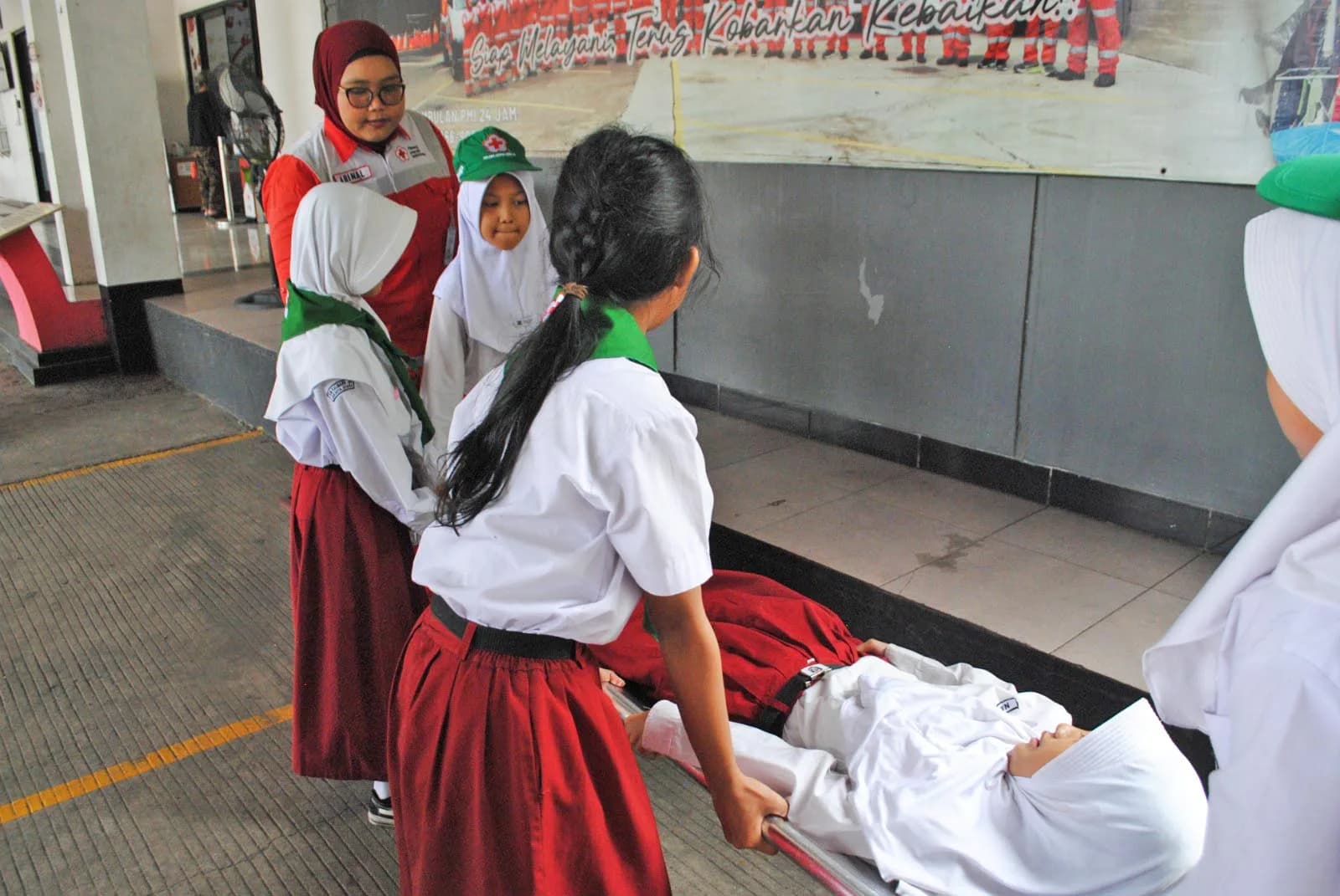 Tanamkan Semangat Kemanusiaan Sejak Dini, PMR SDN Kalibaru 01 Eduwisata Seru di PMI Jakarta Utara