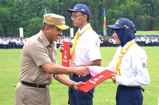 Wali Kota Jaktim Lantik 10.000 Anggota PMR Se Jakarta Timur, M Anwar : Saya Merasa Bangga Dihadapan Ribuan Anggota PMR Yang Begitu Semangat Dan Antusias