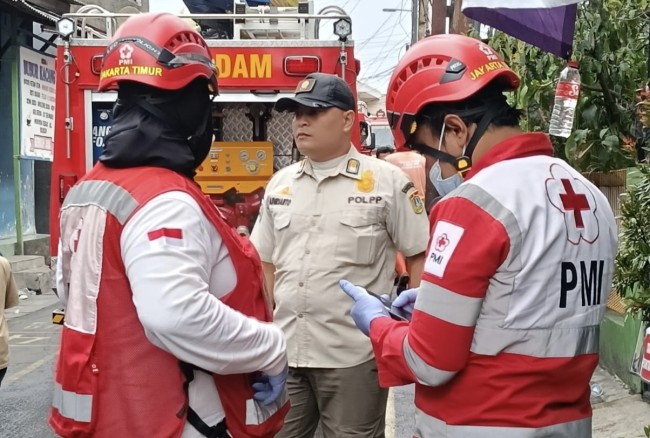 Respon Cepat PMI Jaktim Pada Insiden Kebakaran Cililitan