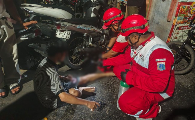 30 Rumah Terbakar di Tanah Tinggi, PMI Berikan Layanan Pertolongan Pertama kepada Korban