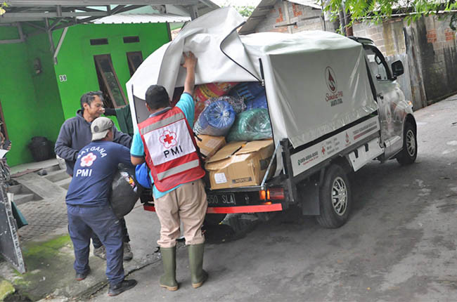 PMI Jakut Kembali Salurkan Bantuan Untuk Warga Terdampak Kebakaran Depo Pertamina Plumpang