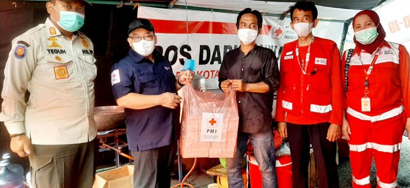 Relawan PMI Bertahan di Palmerah Hingga Senin