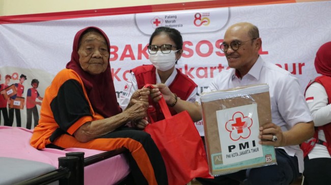 Rayakan HUT PMI Ke-80 Dengan Hadirkan Senyum Untuk Lansia di Panti Werdha Budi Mulia 1