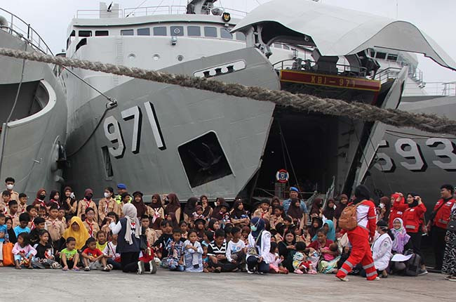 Sebanyak 116 Anak-anak Berkunjung Ke KRI Banda Aceh