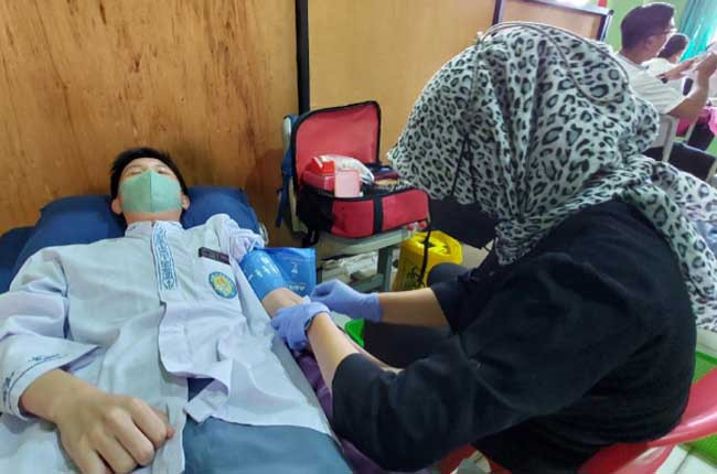 Modal Istirahat dan Sarapan, Siswi SMAN 19 Pede Aja Berdonor