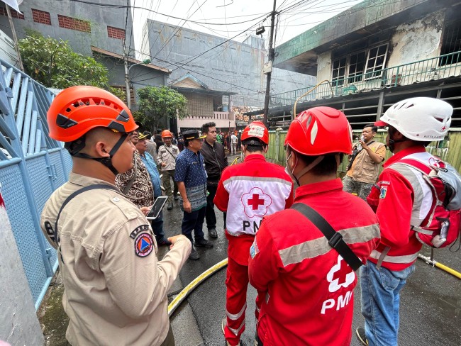 Kebakaran Hanguskan Rumah dan Mes Karyawan di Mangga Besar, Puluhan Warga Mengungsi