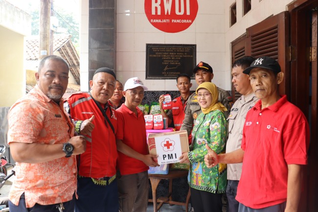 PMI Jaksel Kirim Bantuan Bagi Korban Kebakaran Di Wilayah RW.01 Kelurahan Rawajati