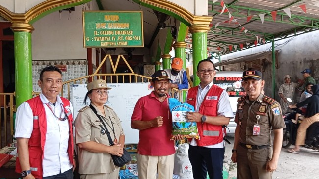 PMI Jakarta Utara Salurkan Bantuan untuk Penyintas Kebakaran di Semper Timur