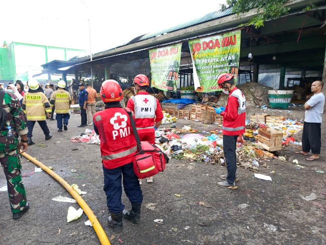 Kebakaran Pasar Induk Kramat Jati, PMI Jakarta Timur Siagakan Ambulans