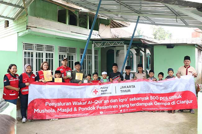 Masa Pemulihan Gempa di Cianjur, PMI Jaktim Distribusikan 400 Al – Qur’an & 100 Iqro, Untuk Sejumlah Musholla, Masjid, dan Pondok Pesantren