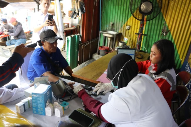 Pastikan Mudik Aman dan Nyaman, PMI Jaksel Gelar Cek Narkoba Bagi Awak Bus di Lebak Bulus