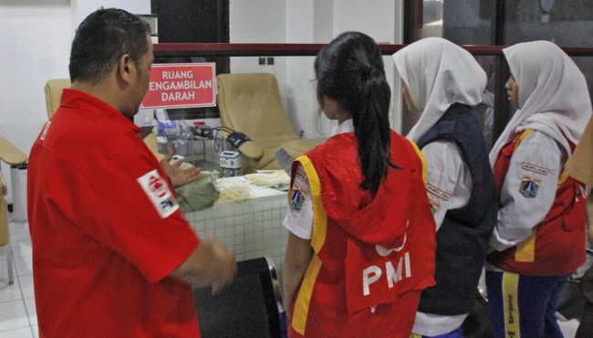 Tanamkan Semangat Kemanusiaan, PMI Jakut Terima Kunjungan PMR