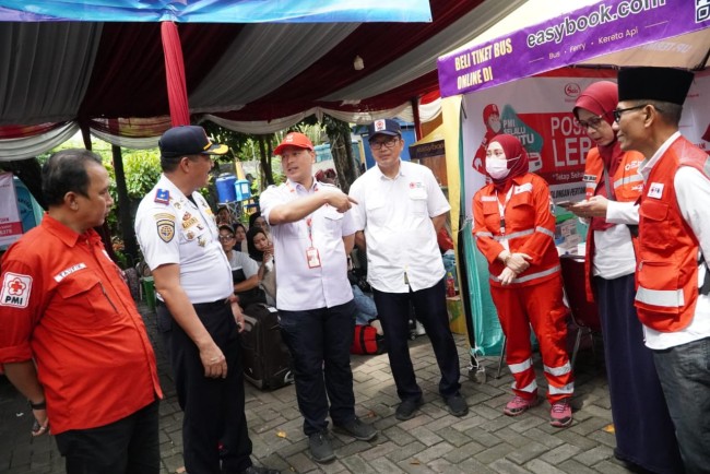 PMI DKI Jakarta Tinjau Pos Siaga Lebaran PMI Kota Jakarta Barat Di Terminal Kalideres
