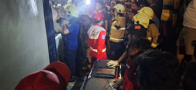 PMI Jaksel Bantu Evakuasi Korban Kebakaran Di Pengadegan