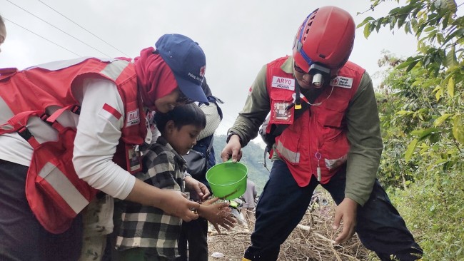 Lewati Medan Sulit, PMI Hadirkan Layanan Kemanusiaan Bagi Masyarakat Uning Mas