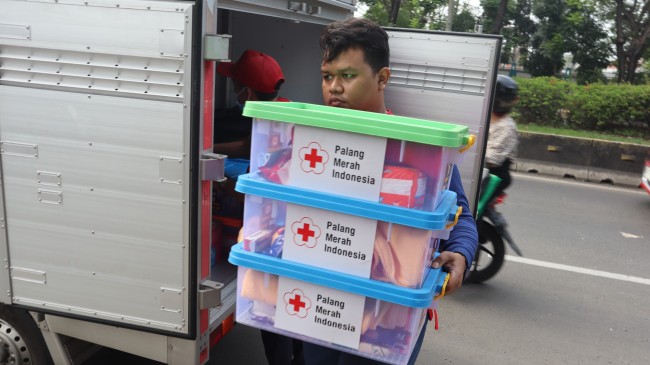 PMI Jakarta Timur Salurkan Bantuan Logistik Bagi Korban Kebakaran Di Cililitan