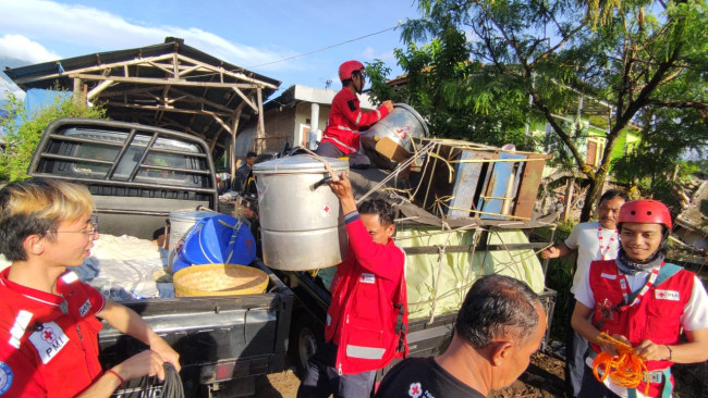 PMI Jaksel Kerahkan Tim Logistik Dan Dapur Umum Di Kecamatan Cugenang