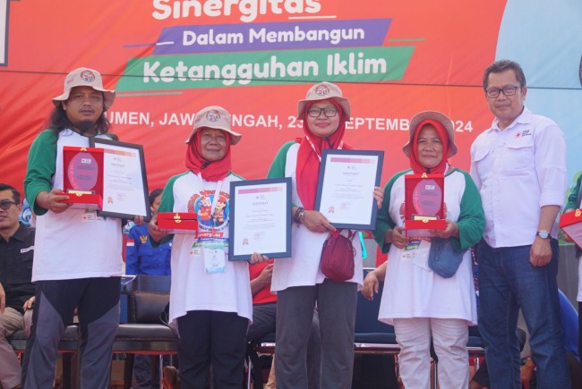 PMI Pusat Berikan Penghargaan Kepada PMI Jakbar dan SIBAT Tiga Kelurahan Di Jakbar Dalam Membina Ketangguhan Masyarakat
