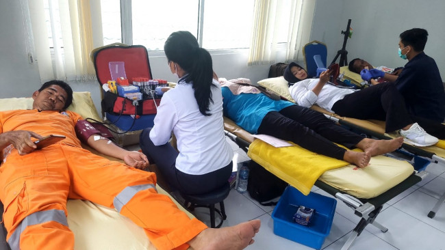 Warga Antusias Ikuti Donor Darah Pemuda Pancasila Di Hari Jadi Kepulauan Seribu Ke-21