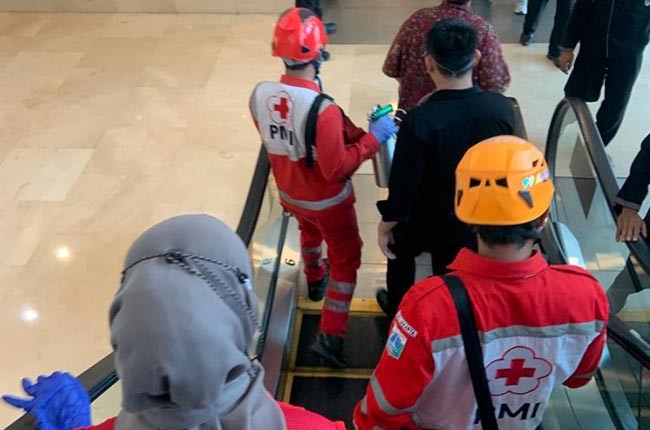 Kebakaran Gedung K-Link, PMI Kerahkan 3 Unit ambulans dan 3 Unit Motor Reaksi Cepat