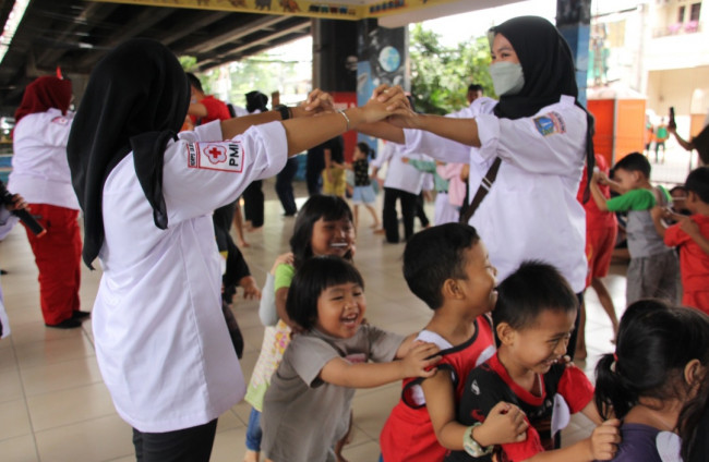 PMI Jakut Berikan Dukungan Psychososial Support Bagi Anak-Anak Di Pademangan