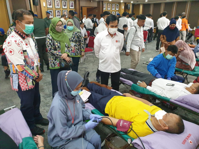 Peringati Hari Listrik Nasional, PLN Gambir Gandeng PMI Dan PUSPOM-AD Gelar Donor Darah