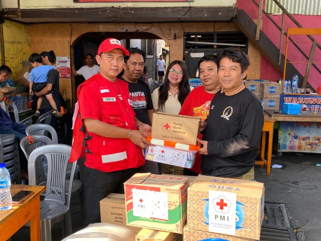 PMI Jakbar Salurkan Bantuan Bagi Penyintas Kebakaran Tambora
