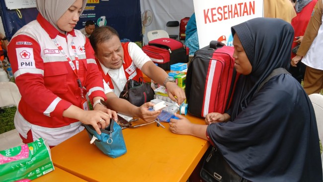 PMI Jakpus Bangun Tenda Pengungsian dan Posko Kesehatan Untuk Penyintas Kebakaran Kemayoran