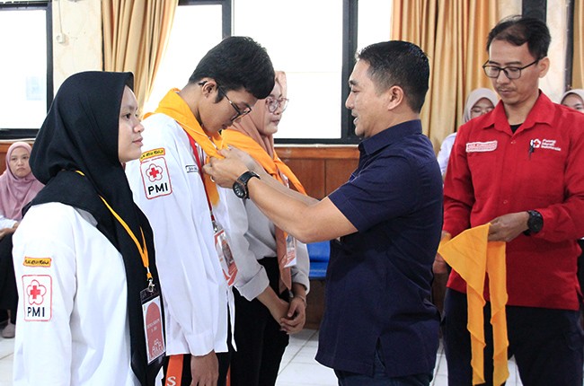 Nurhasanudin Lantik 16 Anggota PMR SMKN 23 Jakarta