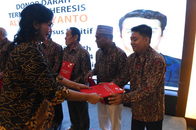 PMI DKI Jakarta Berikan Penghargaan Kepada 400 Pendonor Darah Sukarela