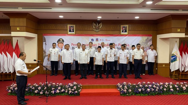 Uus Kuswanto Kukuhkan Panitia Bulan Dana PMI Jakbar Tahun 2024