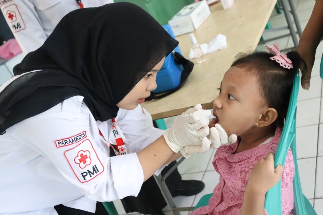 PMI Jaksel Ambil Peran Dalam Pekan Imunisasi Nasional Di Posyandu Delima Kelurahan Lenteng Agung