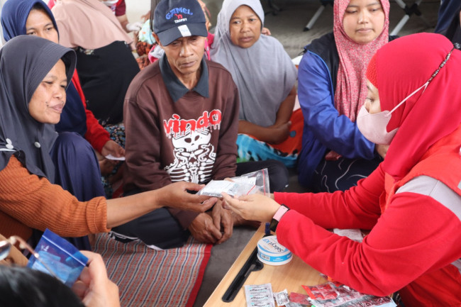 Hari Relawan, PMI Jaktim Berikan Layanan Cek Kesehatan Pada Penyintas Gempa Cianjur