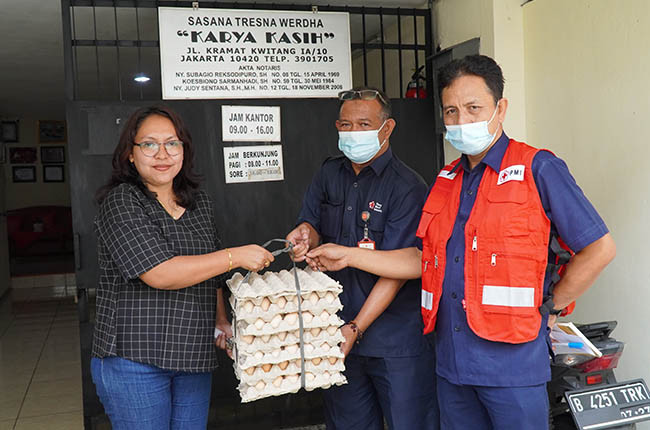 Peduli Sesama, PMI DKI Jakarta Salurkan Telur Ayam Pada Rumah Panti dan Rumah Tahfiz