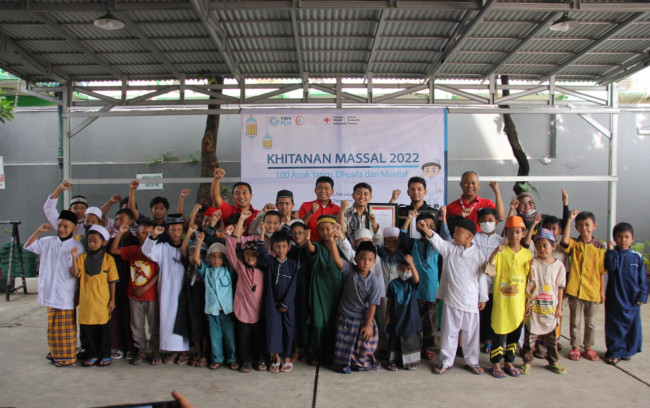100 Anak Yatim,Dhuafa & Muallaf Ikuti Kegiatan Sunatan Masal di PMI Jakarta Utara