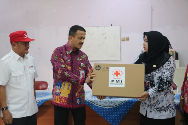 SDN 01 Pondok Bambu Terbakar, PMI Jaktim Salurkan Bantuan Dan Berikan Layanan Dukungan Psikososial
