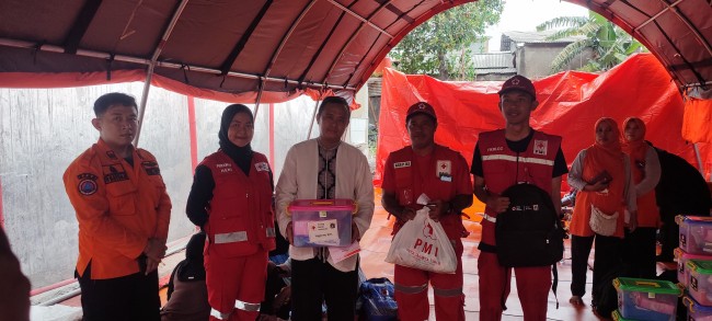 PMI Jaktim Salurkan Bantuan Bagi Penyintas Kebakaran Otista