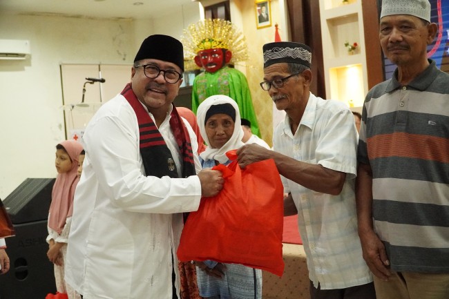 Jalin Kebersamaan di Bulan Ramadhan, PMI Provinsi DKI Jakarta Santuni Mustahik dan Pegawai Purnabakti