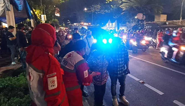 PMI Siagakan Ambulans dan Bagikan Handsanitizer Kit Pada Malam Misa Natal
