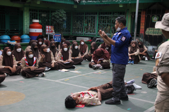 PMI Jakut Berikan Sosialisasi dan Teknik Pertolongan Pertama Pada Anggota Pramuka