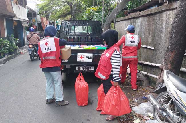 PMI JB Salurkan Bantuan Buat Korban Kebakaran Kemanggisan Pulo