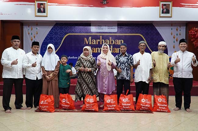 Berbagi Terhadap Sesama, PMI DKI Jakarta Berikan Santunan Dan Paket Sembako Kepada 300 Anak Yatim Piatu, Lansia, Dhuafa Serta Pegawai Purnabakti