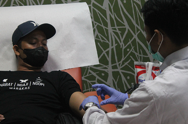 Komunitas Majelis Ngaji Ngopi Warakas Melaksanakan Donor Darah