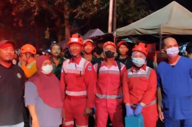 Tim Ambulans PMI JB Bantu Korban Luka Kebakaran Palmerah