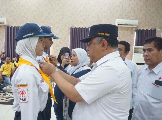 Pelantikan 32 Anggota PMR Di SMAN 2 Jakbar