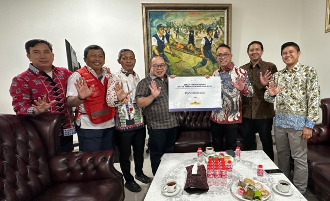 PMI DKI Jakarta Terima Bantuan Kemanusiaan dari Keluarga Alumni FISIPOL UGM untuk Bencana Banjir Sumatera