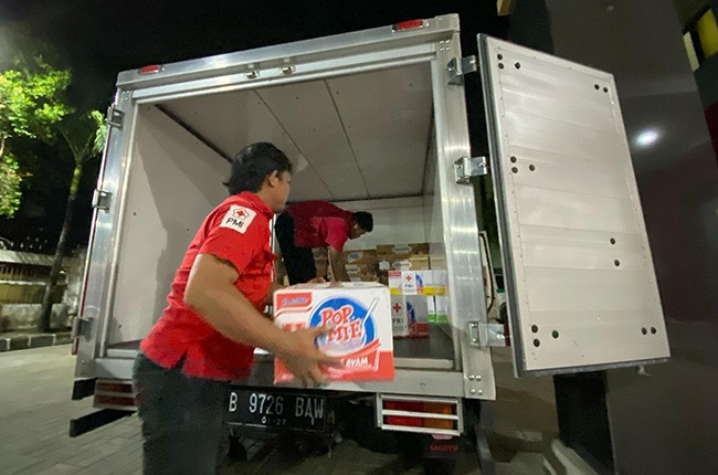 PMI Jakbar Gerak Cepat Respon Banjir di Kelurahan Kedoya Selatan
