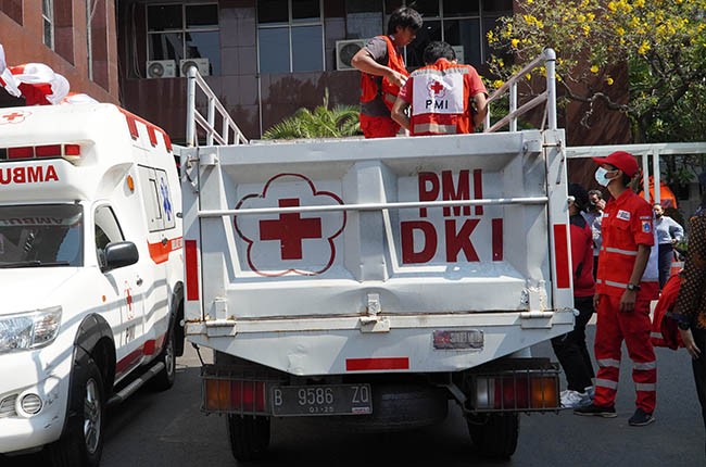 PMI DKI Jakarta Salurkan Bantuan Untuk Penyintas Kebakaran Petojo Selatan