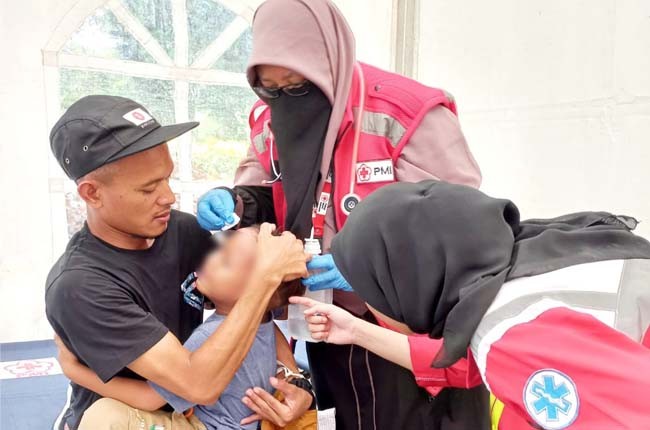Dengan Senyum & Sepenuh Hati PMI kota Jaksel Layani pengunjung Taman Margasatwa Ragunan